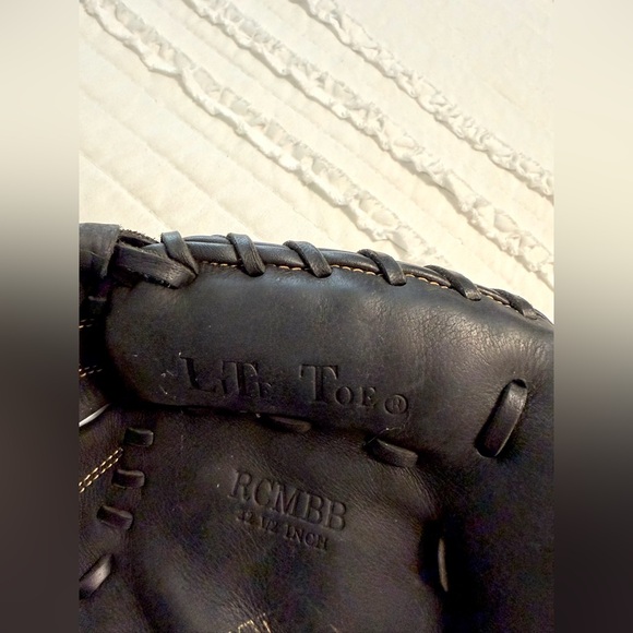 Rawlings Renegade Baseball RHT Catchers Mitt RCMBB 32 1/2 In Fastback Lite Toe - Picture 4 of 8